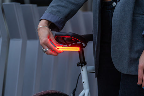 Smart_Light_on_Saddle_Mount